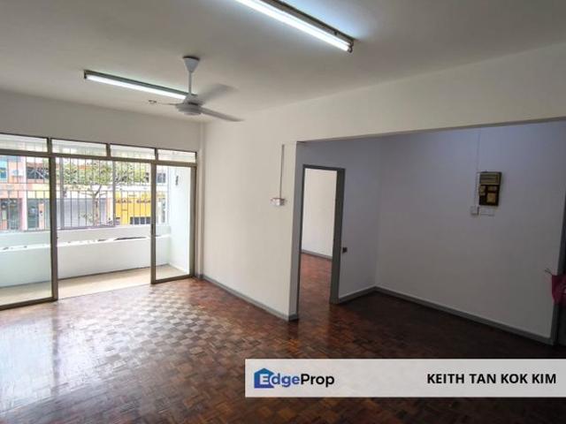 Flat for sale in Malaka