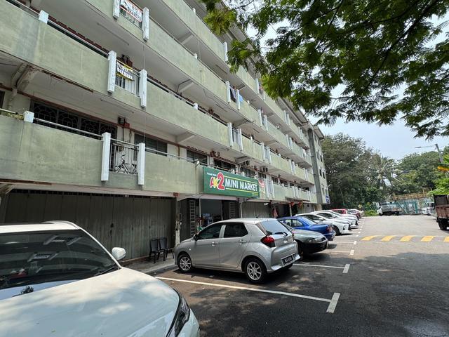 Flat for sale in Malaka