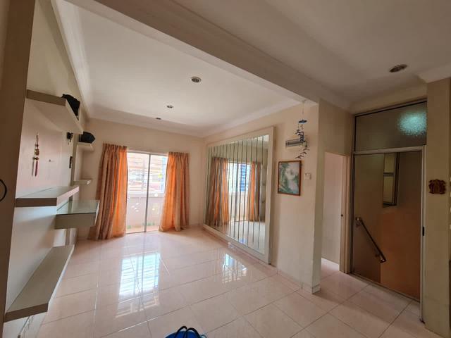 Townhouse for sale in Cheng, Malaka