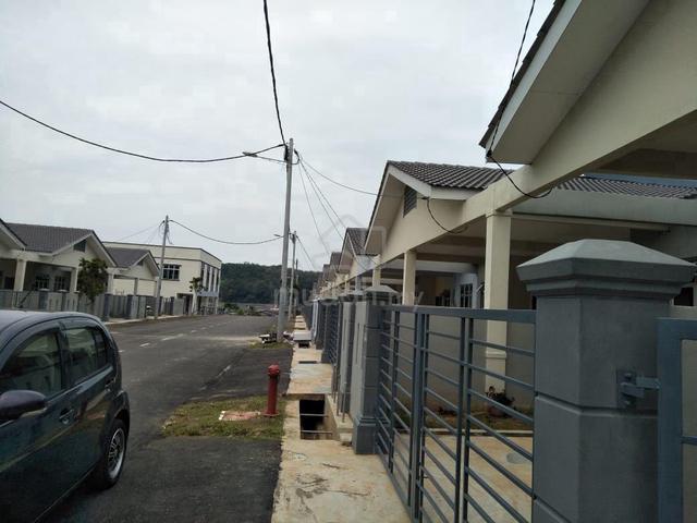Terraced House for sale in Malaka
