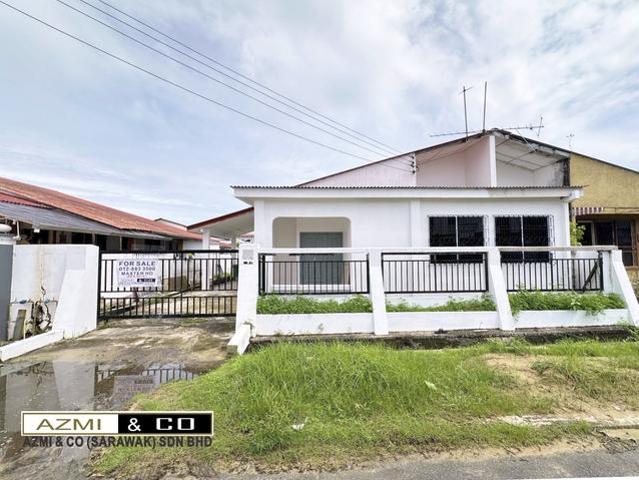 Residential House for sale in Long Miri
