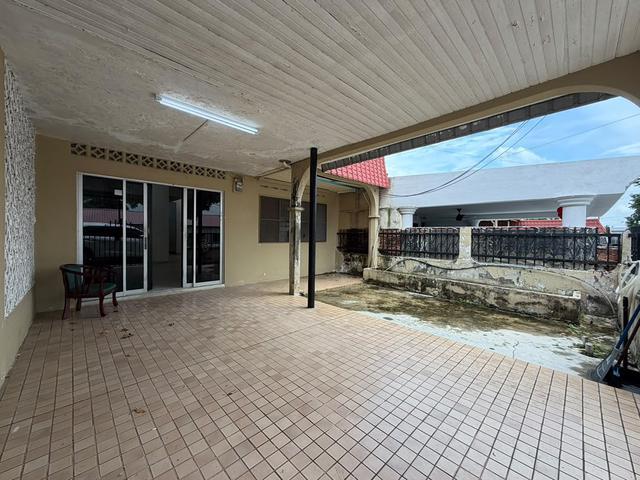 Terraced House for sale in Malaka