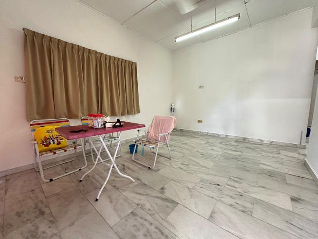 Terraced House for sale in Malaka