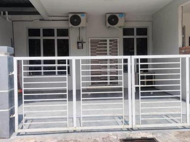 Terraced House for sale in Malaka
