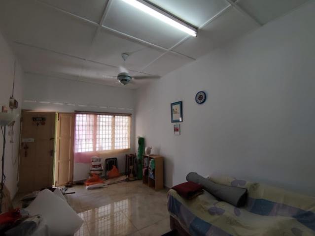 Terraced House for sale in Malaka
