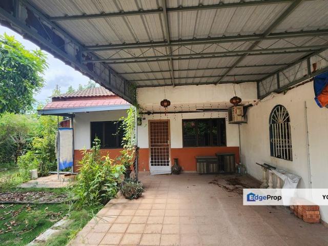 House for sale in Malaka