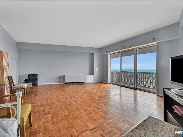 Condo for sale in Fort Lee, New Jersey