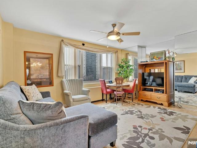 Condo for sale in Fort Lee, New Jersey