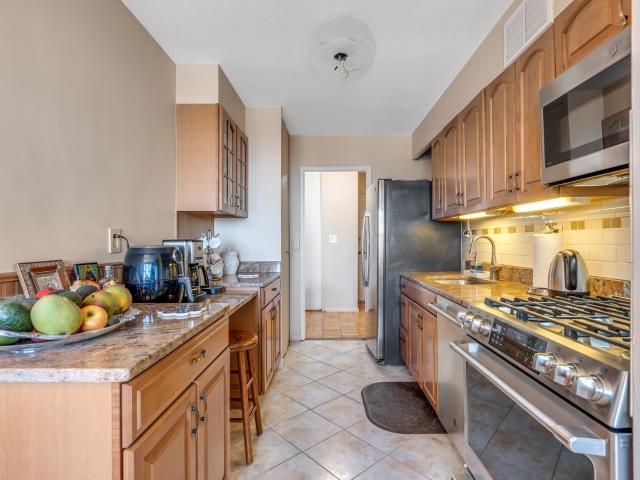Condo for rent in Fort Lee, New Jersey