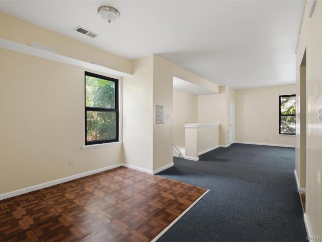 House for sale in The Bronx, Arverne