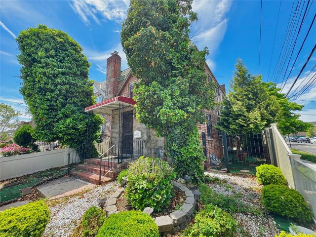 House for sale in Queens County, New York