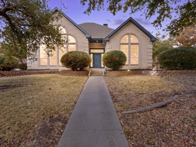 House for sale in Ennis, Ellis County