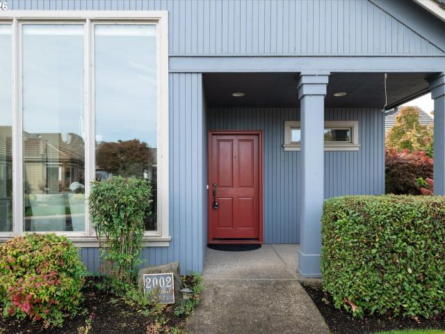 House for sale in Lake Shore Estates, Eugene