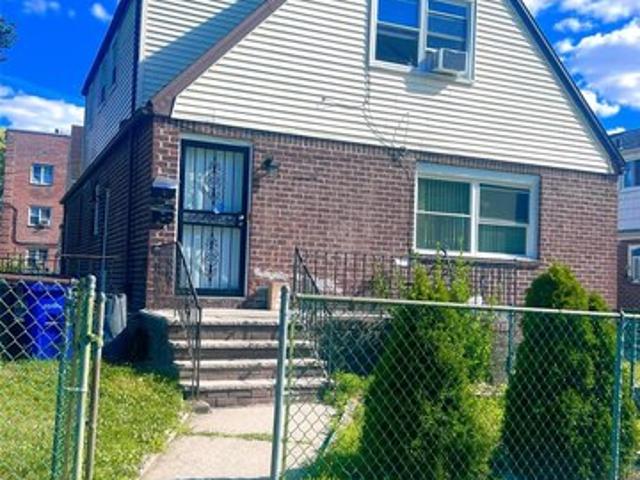 House for sale in Queens, Arverne