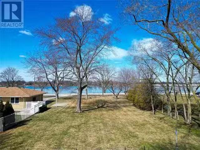 House for sale in Brights Grove, Ontario
