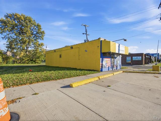 Commercial for sale in Harper Woods, Wayne County