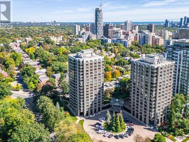 Condo for sale in Toronto—St. Paul's, Toronto