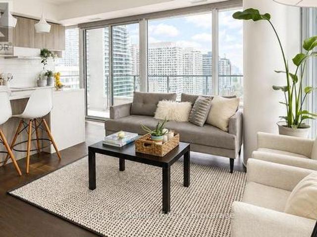 Condo for sale in Toronto—St. Paul's, Toronto
