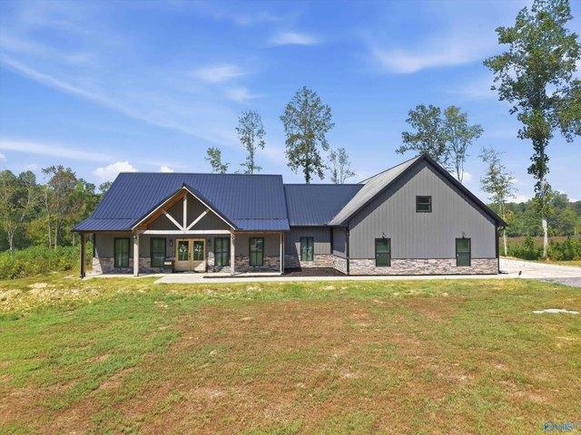 House for sale in Guntersville, Alabama