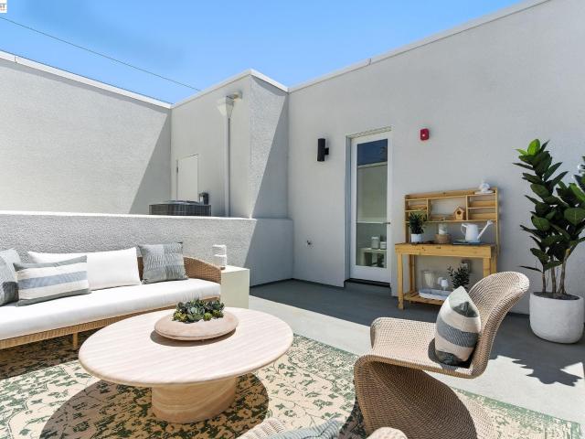 Townhouse for sale in Alameda, California
