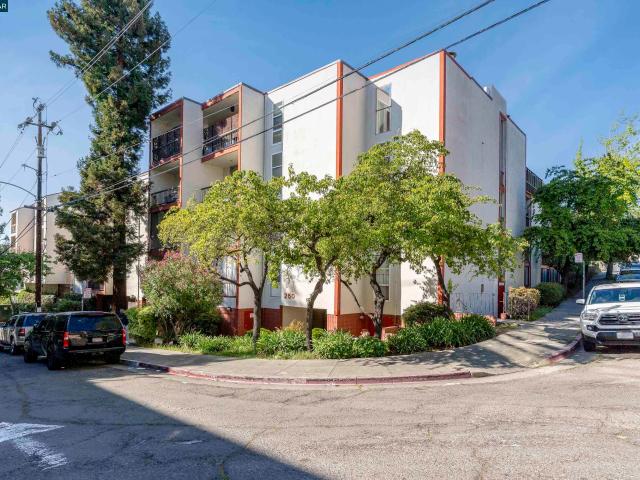 Condo for sale in Oakland, California