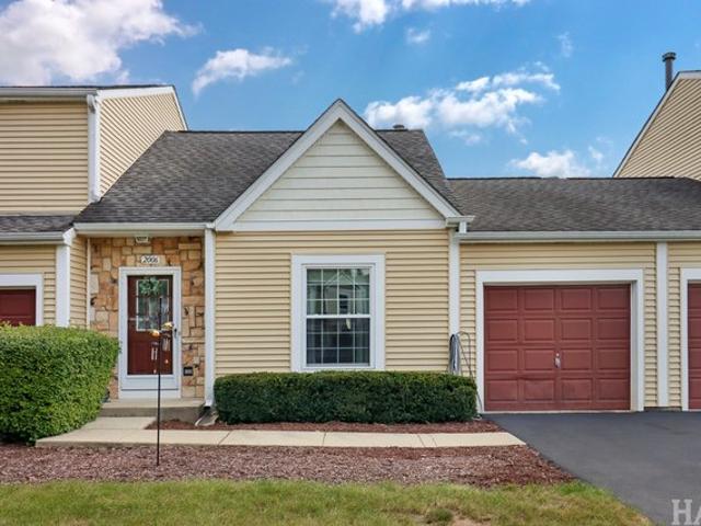 Townhouse for sale in Mchenry, Illinois