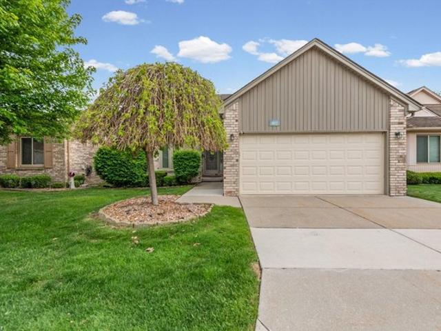 Condo for sale in Clinton Township, Michigan