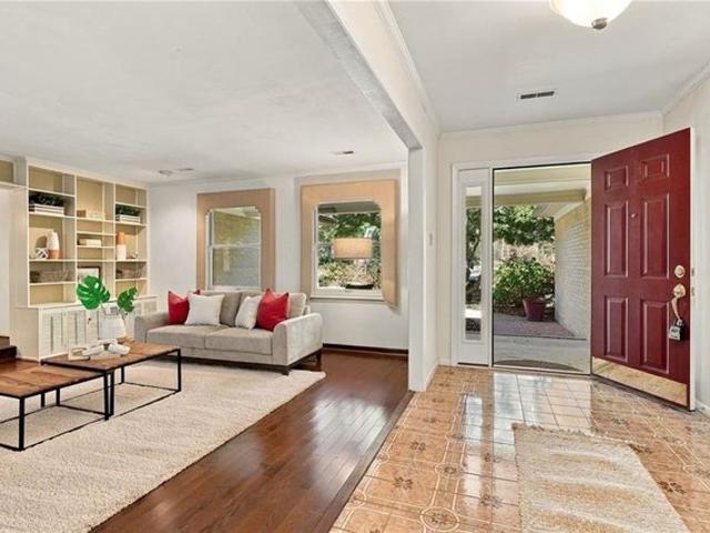 House for sale in Wolfsnare Plantation, Virginia Beach