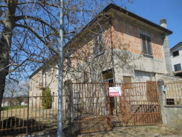 Rustico in vendita a Roccaromana, Campania