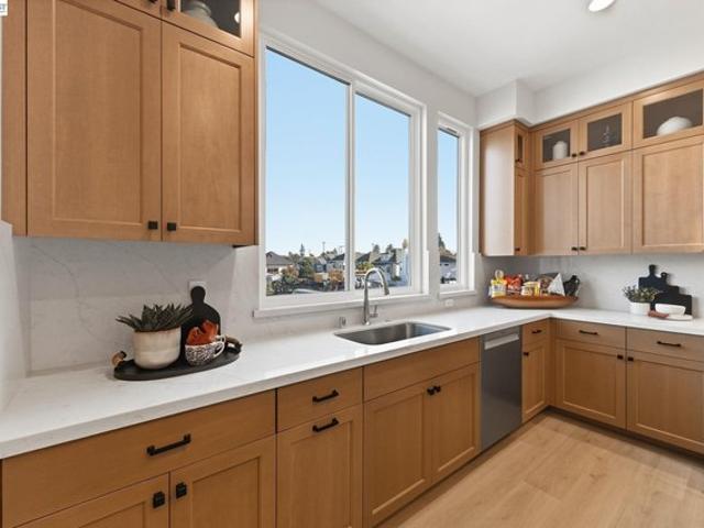 Townhouse for sale in Alameda, California
