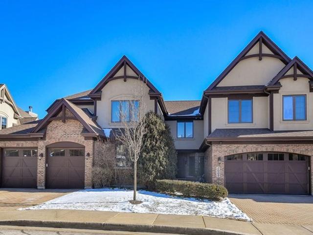 Townhouse for sale in Wheaton, Illinois