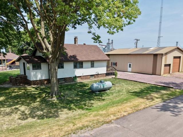 House for sale in Darfur, Minnesota