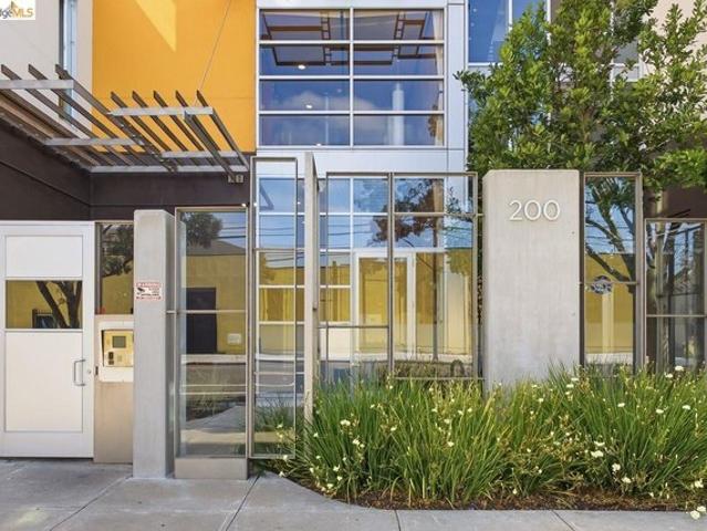 Condo for sale in Oakland, California