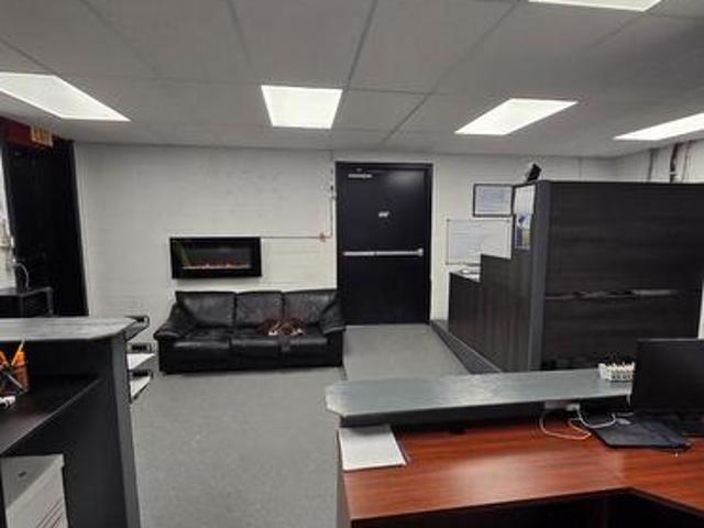 Commercial for rent in Barrie, Ontario