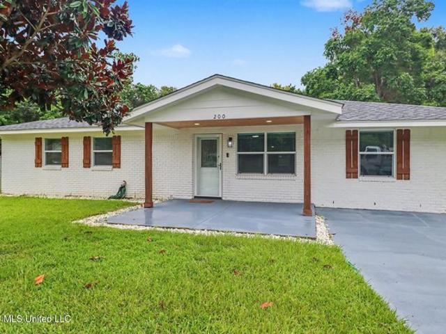 House for sale in Ocean Springs, Mississippi