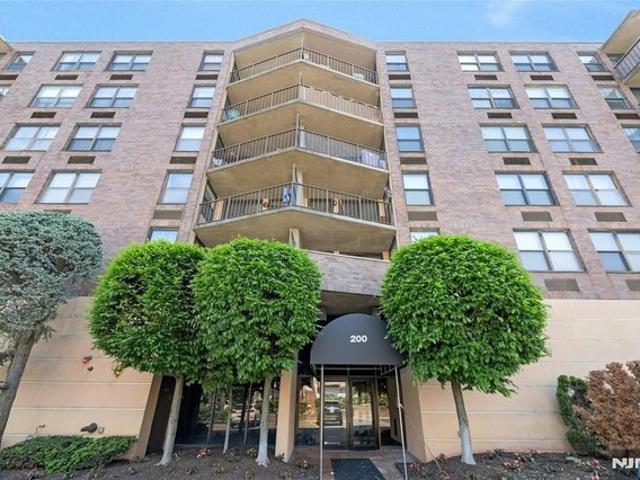 Condo for sale in Cliffside Park, New Jersey