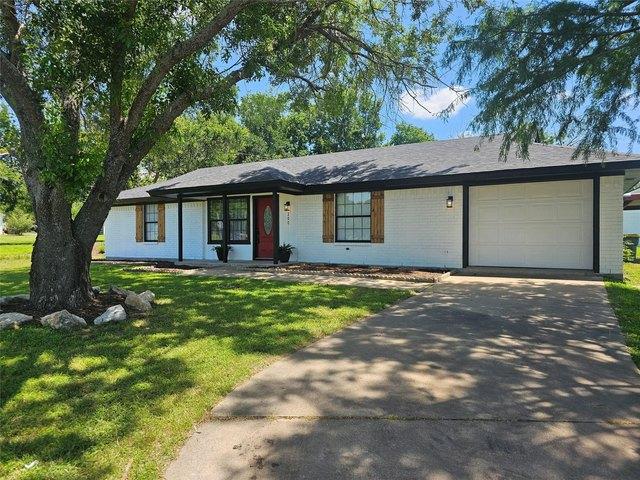 House for sale in Riesel, Texas