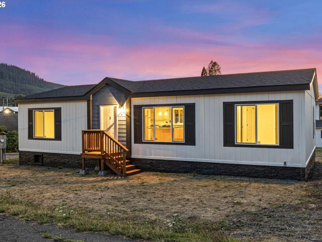 House for sale in Drain, Douglas County