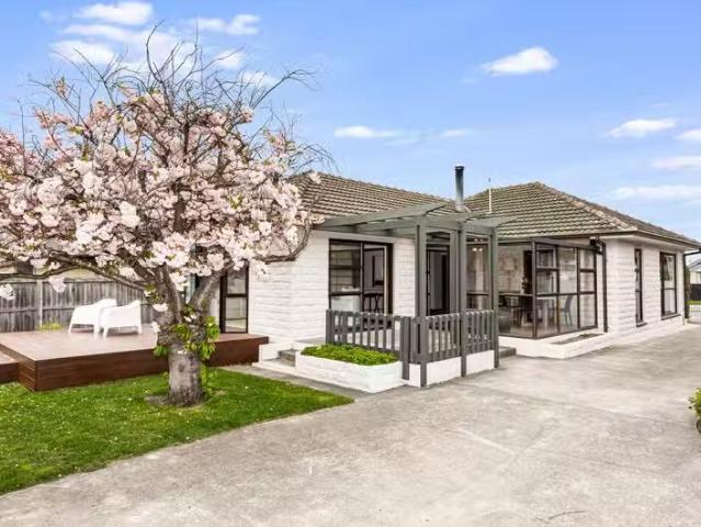 House for sale in Chaslands, Canterbury