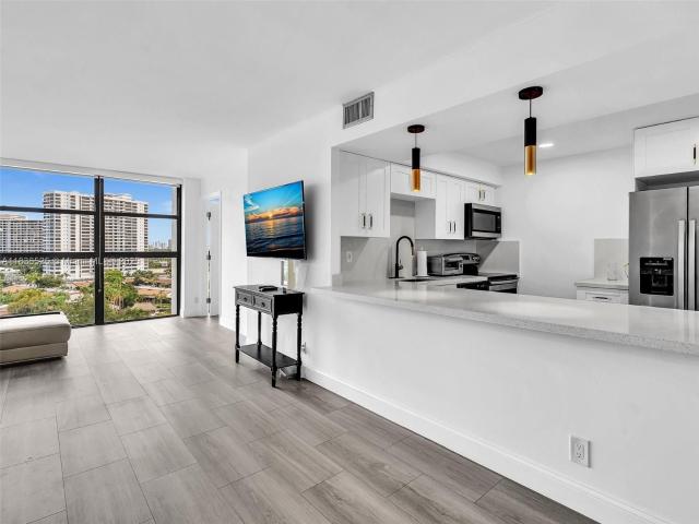 Condo for rent in Hallandale