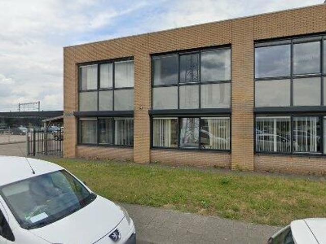 Bedrijfspand te huur in Slingerweg, Breda