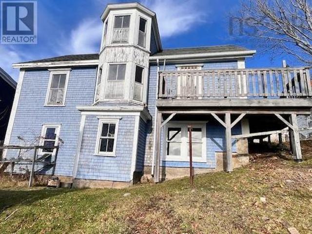 House for sale in Lunenburg, Nova Scotia