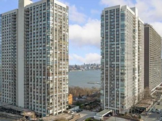 Condo for sale in Fort Lee, New Jersey