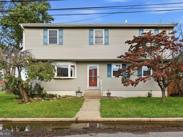 House for sale in Holmes, Ridley Township