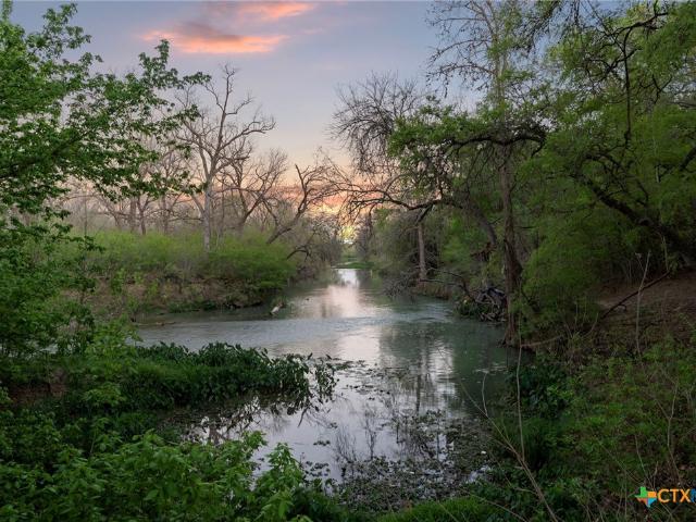 House for sale in Kingsbury, Texas
