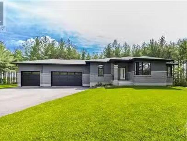 House for sale in Ashton