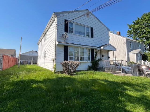 Duplex for rent in Bridgeport, Connecticut