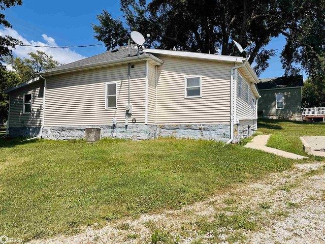 House for sale in Deep River, Iowa