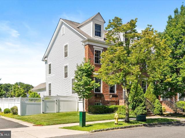 Townhouse for sale in Windsor, New Jersey