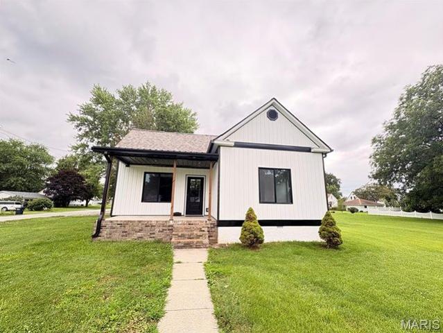 House for sale in Mount Olive, Illinois